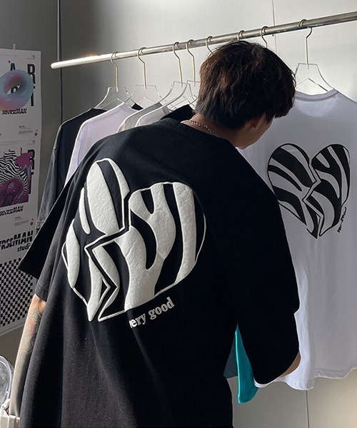 WARAIJOGO(ワライジョウゴ)の「【WARAIJOGO(ワライジョーゴ)】モノトーンハートプリントオーバーサイズTシャツ(Tシャツ/カットソー・メンズ・ブラック/ホワイト・FREE)」の2枚目の写真