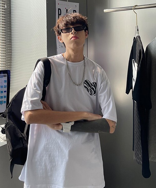 WARAIJOGO(ワライジョウゴ)の「【WARAIJOGO(ワライジョーゴ)】モノトーンハートプリントオーバーサイズTシャツ(Tシャツ/カットソー・メンズ・ブラック/ホワイト・FREE)」の14枚目の写真