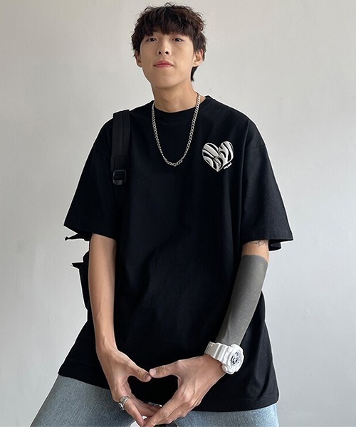 WARAIJOGO(ワライジョウゴ)の「【WARAIJOGO(ワライジョーゴ)】モノトーンハートプリントオーバーサイズTシャツ(Tシャツ/カットソー・メンズ・ブラック/ホワイト・FREE)」の4枚目の写真