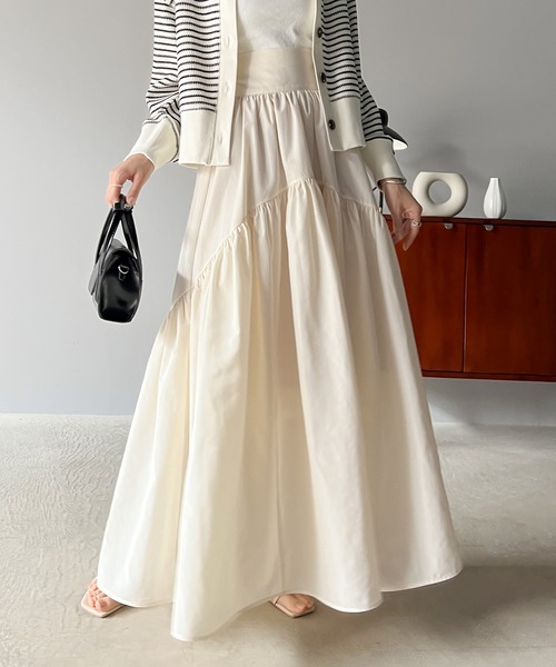 classicalelf（クラシカルエルフ）の「品の良いハリ感が大人カワイイ。ハイウエストボリュームティアードロングスカート。（スカート・レディース・ブラック/チャコールグレー/アイボリー・SMALL/X-LARGE/MEDIUM/LARGE）」の15枚目の写真