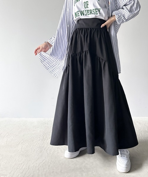 classicalelf（クラシカルエルフ）の「品の良いハリ感が大人カワイイ。ハイウエストボリュームティアードロングスカート。（スカート・レディース・ブラック/チャコールグレー/アイボリー・SMALL/X-LARGE/MEDIUM/LARGE）」の7枚目の写真