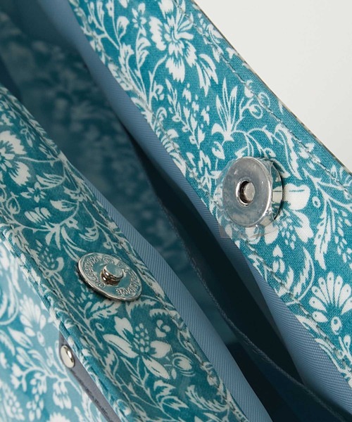 KATHARINE HAMNETT LONDON （キャサリンハムネットロンドン）の「KATHARINE HAMNETT LONDON/キャサリンハムネットロンドン オリジナル総花柄 横型トートバッグ 83KH15（トートバッグ・レディース・ブルー/ピンク・FREE）」の7枚目の写真