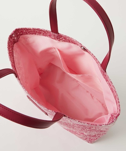 KATHARINE HAMNETT LONDON （キャサリンハムネットロンドン）の「KATHARINE HAMNETT LONDON/キャサリンハムネットロンドン オリジナル総花柄 横型トートバッグ 83KH15（トートバッグ・レディース・ブルー/ピンク・FREE）」の13枚目の写真