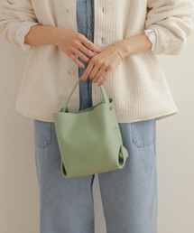 一枚革風ショルダーバッグ