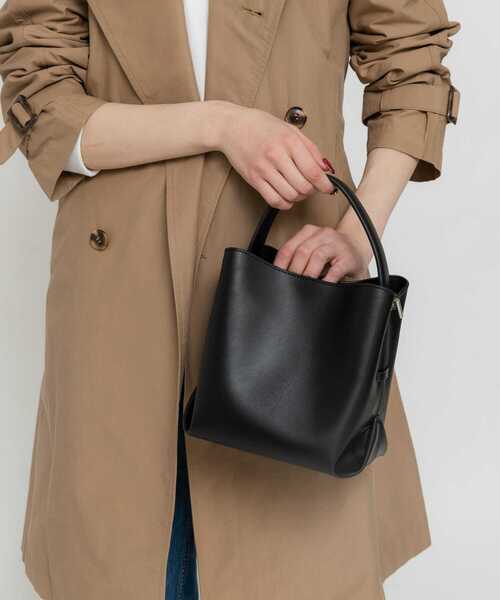 URBAN RESEARCH DOORS(アーバンリサーチドアーズ)の「一枚革風ショルダーバッグ(ショルダーバッグ・レディース・ブラック/ミント・-)」の3枚目の写真