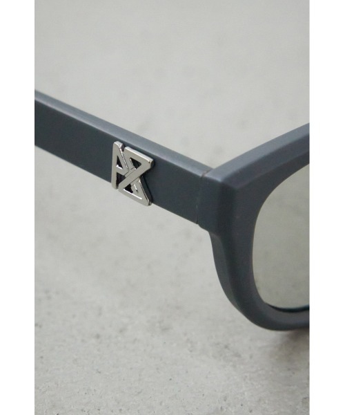 AZUL by moussy（アズールバイマウジー）の「ロゴプレートキャットアイウェア（サングラス・メンズ・グレー/ブラック・FREE）」の20枚目の写真