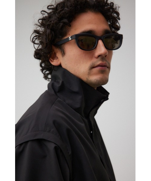 AZUL by moussy（アズールバイマウジー）の「ロゴプレートキャットアイウェア（サングラス・メンズ・グレー/ブラック・FREE）」の3枚目の写真