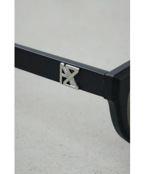 AZUL by moussy（アズールバイマウジー）の「ロゴプレートキャットアイウェア（サングラス・メンズ・グレー/ブラック・FREE）」の10枚目の写真