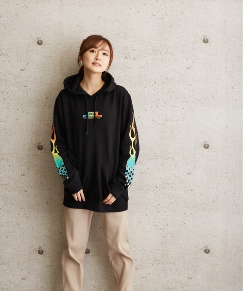 US VANS(ユーエスヴァンズ)の「VANS M GLOW FLAME プルPK VN0A541BBLK(パーカー・メンズ・ブラック・X-SMALL/SMALL)」の20枚目の写真