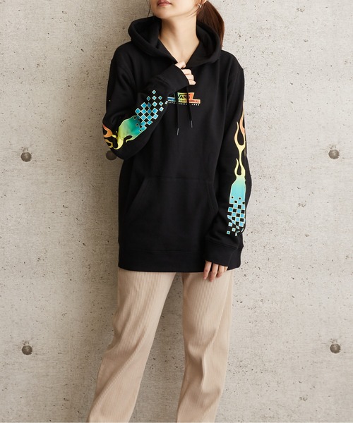 US VANS(ユーエスヴァンズ)の「VANS M GLOW FLAME プルPK VN0A541BBLK(パーカー・メンズ・ブラック・X-SMALL/SMALL)」の4枚目の写真