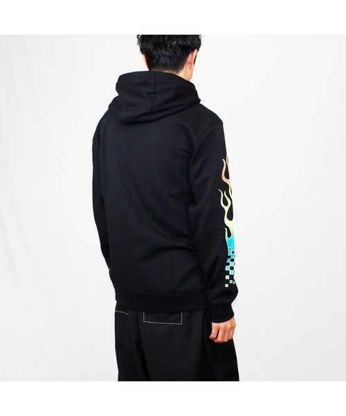 US VANS(ユーエスヴァンズ)の「VANS M GLOW FLAME プルPK VN0A541BBLK(パーカー・メンズ・ブラック・X-SMALL/SMALL)」の11枚目の写真