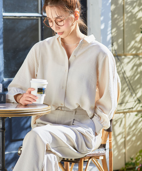 CROSS FUNCTION（クロスファンクション）の「《シワになりにくい・洗える》リネンライクタックスリーブシャツ【CF/クロスファンクション】（シャツ/ブラウス・レディース・オフホワイト/サーモンピンク/オレンジ/ベージュ/ライトグリーン/ネイビー・M/L/LL）」の2枚目の写真