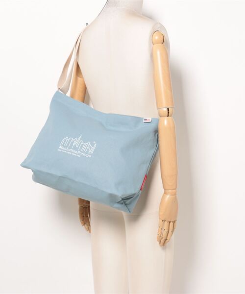 Manhattan Portage(マンハッタンポーテージ)の「Clearview Shoulder Bag Canvas Lite 24(ショルダーバッグ・レディース・ナチュラル/ブルー・MEDIUM)」の18枚目の写真