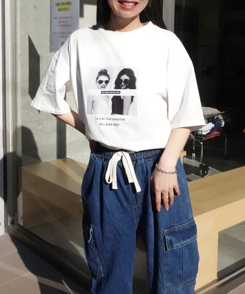 CORNERS（コーナーズ）の「GIRLSプリントTシャツ（Tシャツ/カットソー・レディース・オフホワイト/ブラック/チャコールグレー/ベージュ系その他/グレイッシュベージュ・M）」の17枚目の写真