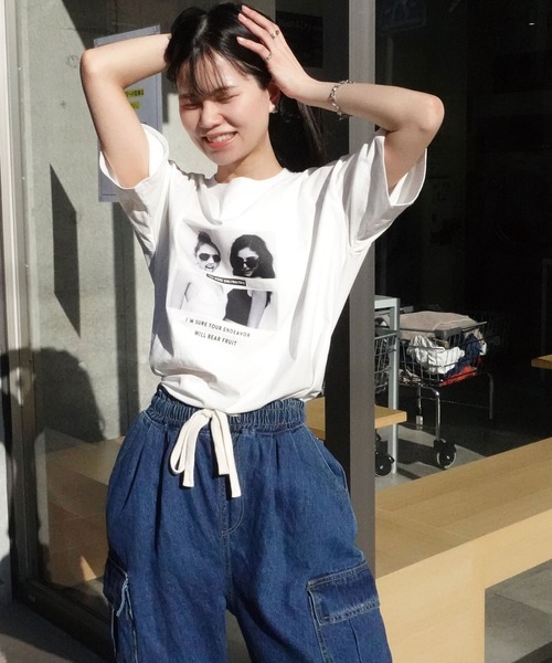 CORNERS（コーナーズ）の「GIRLSプリントTシャツ（Tシャツ/カットソー・レディース・オフホワイト/ブラック/チャコールグレー/ベージュ系その他/グレイッシュベージュ・M）」の18枚目の写真