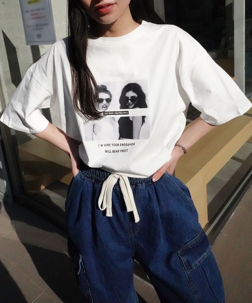 CORNERS（コーナーズ）の「GIRLSプリントTシャツ（Tシャツ/カットソー・レディース・オフホワイト/ブラック/チャコールグレー/ベージュ系その他/グレイッシュベージュ・M）」の19枚目の写真