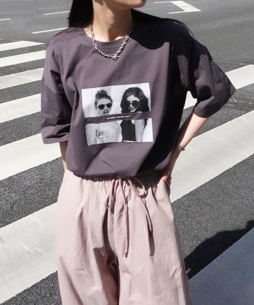 CORNERS（コーナーズ）の「GIRLSプリントTシャツ（Tシャツ/カットソー・レディース・オフホワイト/ブラック/チャコールグレー/ベージュ系その他/グレイッシュベージュ・M）」の14枚目の写真