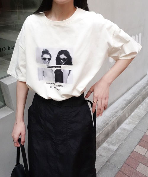 CORNERS（コーナーズ）の「GIRLSプリントTシャツ（Tシャツ/カットソー・レディース・オフホワイト/ブラック/チャコールグレー/ベージュ系その他/グレイッシュベージュ・M）」の7枚目の写真