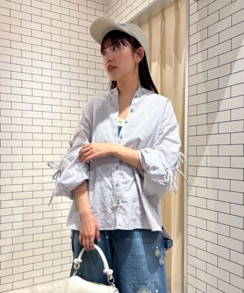 RODEO CROWNS WIDE BOWL（ロデオクラウンズワイドボウル）の「リネン アームリボンシャツ（シャツ/ブラウス・レディース・チャコールグレー/オレンジ系その他/オフホワイト/ブルー系その他・FREE）」の4枚目の写真