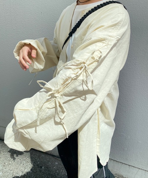 RODEO CROWNS WIDE BOWL（ロデオクラウンズワイドボウル）の「リネン アームリボンシャツ（シャツ/ブラウス・レディース・チャコールグレー/オレンジ系その他/オフホワイト/ブルー系その他・FREE）」の2枚目の写真