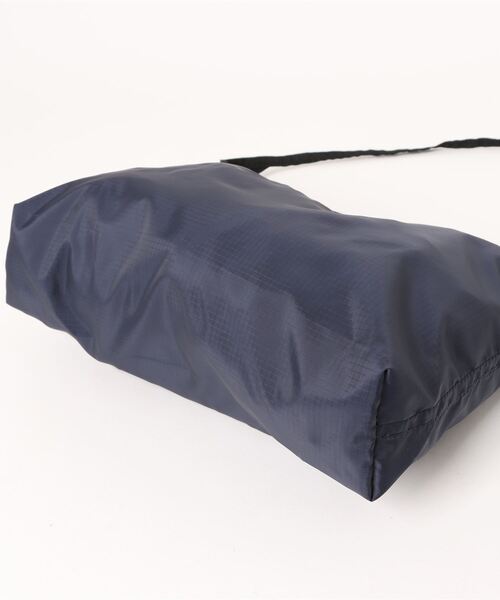 ALAND（エーランド）の「【UNISEX】ALAND／ナイロンムーンBAG（ショルダーバッグ・レディース・ホワイト/ライトグリーン/ネイビー/ブラック/ライトグレー・FREE）」の6枚目の写真