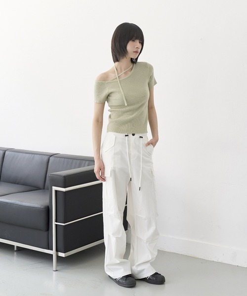 UNE MANSION(ユヌマンション)の「【男女兼用/UNISEX】ウエストストリングケープピンタックカーゴパラシュートパンツ(カーゴパンツ・レディース・ピンク系その他/アイボリー/ブラック・SMALL/LARGE/MEDIUM)」の10枚目の写真