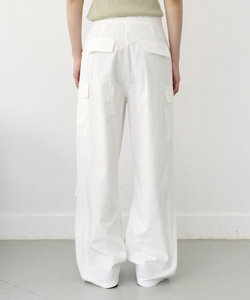 UNE MANSION(ユヌマンション)の「【男女兼用/UNISEX】ウエストストリングケープピンタックカーゴパラシュートパンツ(カーゴパンツ・レディース・ピンク系その他/アイボリー/ブラック・SMALL/LARGE/MEDIUM)」の15枚目の写真