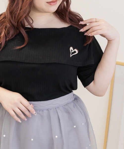 CLETTE(クレット)の「ブローチ付き半袖リブトップス(Tシャツ/カットソー・レディース・ブラック/アイボリー/ブルー・4L/3L/LL)」の3枚目の写真