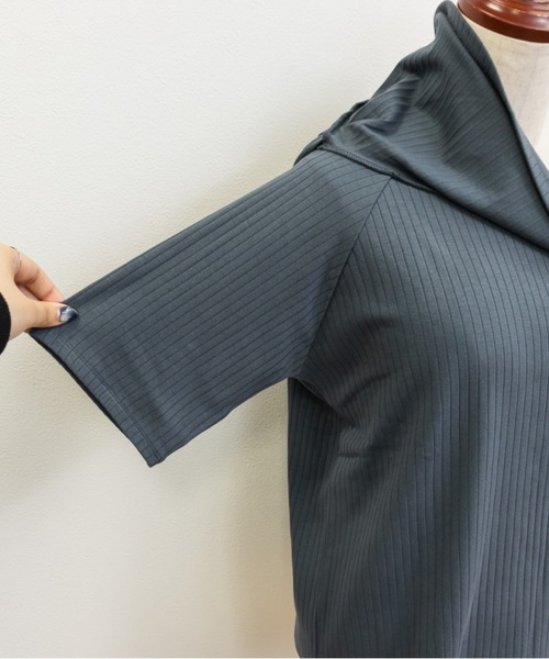 CLETTE(クレット)の「ブローチ付き半袖リブトップス(Tシャツ/カットソー・レディース・ブラック/アイボリー/ブルー・4L/3L/LL)」の6枚目の写真