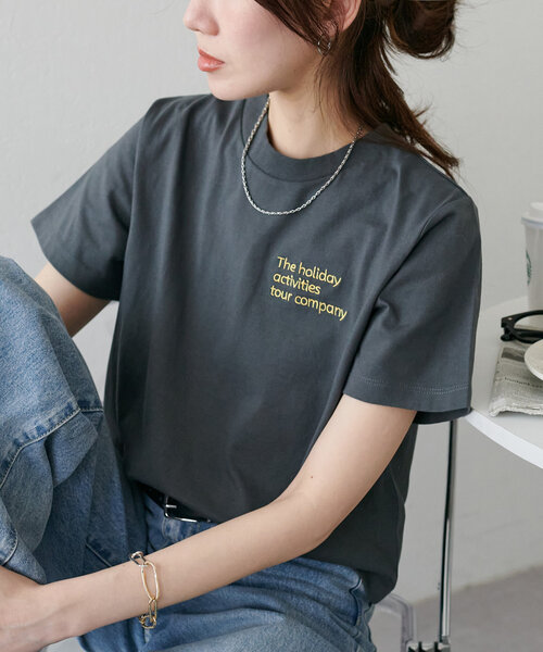 DISCOAT(ディスコート)の「【新色追加】3段ロゴ刺繍ショートTシャツ《WEB限定》(Tシャツ/カットソー・レディース・ホワイト/ピンク/アイボリー/ネイビー/グレー/チャコールグレー/ホワイト系その他/カーキ/イエロー・MEDIUM)」の5枚目の写真