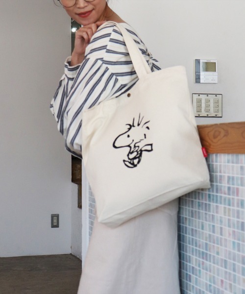 PEANUTS（ピーナッツ）の「(LF)【PEANUTS】プリント キャンバス トートバッグ（トートバッグ・レディース・アイボリー系1/アイボリー系5/アイボリー系4/アイボリー系3/アイボリー系2・ONE SIZE）」の11枚目の写真