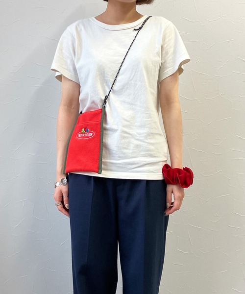 FRUIT OF THE LOOM(フルーツオブザルーム)の「FREECE SHOULDER BAG / ショルダーバッグ / カジュアル / ロゴ / ワンポイント / 刺繍 / フリース / ユニセックス(ショルダーバッグ・メンズ・ブラウン/グリーン/オレンジ/ピンク/グレー/ネイビー・FREE)」の7枚目の写真