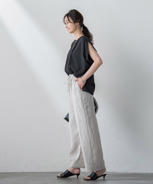 LAUTREAMONT(ロートレアモン)の「【WEB限定】ピンタックドルマンブラウス≪洗濯機で洗える≫(シャツ/ブラウス・レディース・ブラック/ライトブルー/ホワイト/イエロー/カーキ・9号/11号/7号)」の12枚目の写真