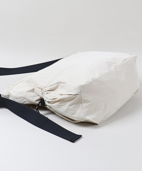 SPINNS(スピンズ)の「サイドポケットショルダーバッグ(ショルダーバッグ・メンズ・オフホワイト/ブラック・ONESIZE)」の13枚目の写真