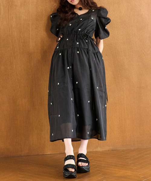 OLIVE des OLIVE（オリーブデオリーブ）の「Rose刺繍ワンピース　1042090010（ワンピース・レディース・アイボリー/ピンク/ブラック・FREE）」の2枚目の写真