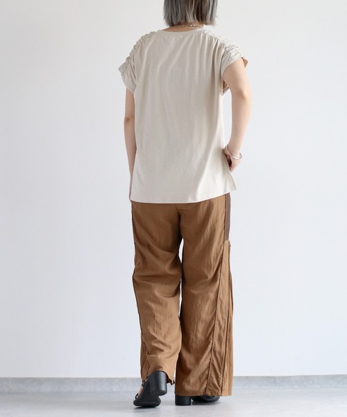cepo(セポ)の「袖切り替えギャザープルオーバー(Tシャツ/カットソー・レディース・チャコール/オフホワイト/グレイッシュベージュ・M)」の15枚目の写真
