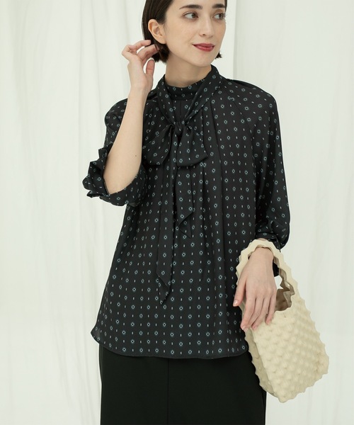 OPAQUE.CLIP（オペークドットクリップ）の「2WAY 柄プリントボウタイブラウス【洗濯機洗い可】（シャツ/ブラウス・レディース・ホワイト系3/ブラック系/ダークブラウン系・40/38/42）」の12枚目の写真