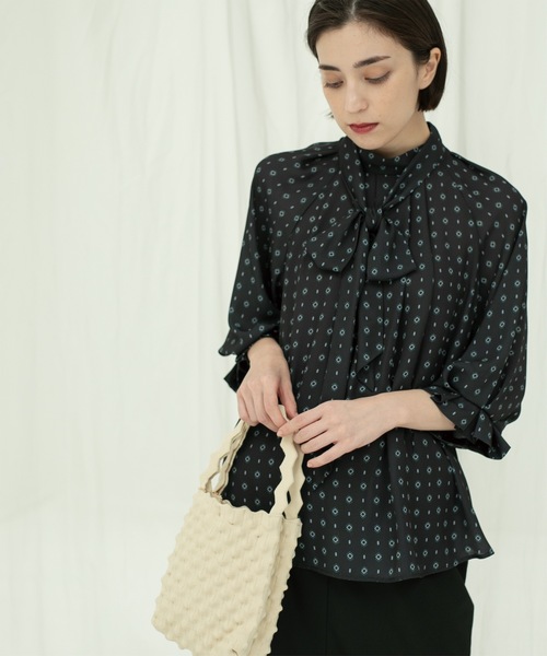 OPAQUE.CLIP（オペークドットクリップ）の「2WAY 柄プリントボウタイブラウス【洗濯機洗い可】（シャツ/ブラウス・レディース・ホワイト系3/ブラック系/ダークブラウン系・40/38/42）」の11枚目の写真