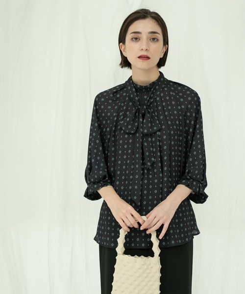 OPAQUE.CLIP（オペークドットクリップ）の「2WAY 柄プリントボウタイブラウス【洗濯機洗い可】（シャツ/ブラウス・レディース・ホワイト系3/ブラック系/ダークブラウン系・40/38/42）」の13枚目の写真