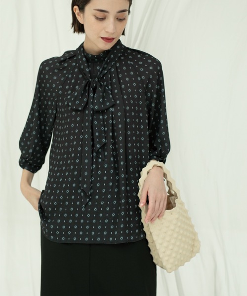 OPAQUE.CLIP（オペークドットクリップ）の「2WAY 柄プリントボウタイブラウス【洗濯機洗い可】（シャツ/ブラウス・レディース・ホワイト系3/ブラック系/ダークブラウン系・40/38/42）」の14枚目の写真