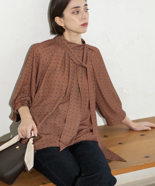 OPAQUE.CLIP（オペークドットクリップ）の「2WAY 柄プリントボウタイブラウス【洗濯機洗い可】（シャツ/ブラウス・レディース・ホワイト系3/ブラック系/ダークブラウン系・40/38/42）」の19枚目の写真