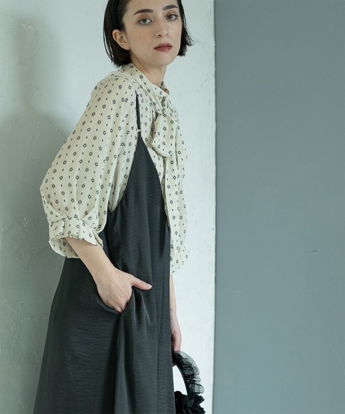 OPAQUE.CLIP（オペークドットクリップ）の「2WAY 柄プリントボウタイブラウス【洗濯機洗い可】（シャツ/ブラウス・レディース・ホワイト系3/ブラック系/ダークブラウン系・40/38/42）」の5枚目の写真