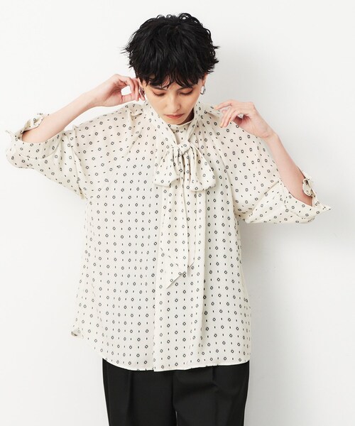 OPAQUE.CLIP（オペークドットクリップ）の「2WAY 柄プリントボウタイブラウス【洗濯機洗い可】（シャツ/ブラウス・レディース・ホワイト系3/ブラック系/ダークブラウン系・40/38/42）」の9枚目の写真