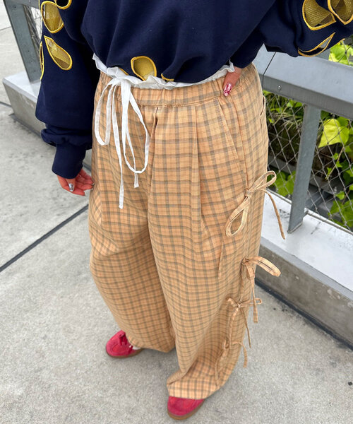 HELLO.SANFRANCISCO(ハローサンフランシスコ)の「【HELLO.SANFRANCISCO/ハローサンフランシスコ】サイドリボンチェックイージーパンツ(その他パンツ・レディース・ベージュ/グレー・MEDIUM/SMALL)」の16枚目の写真