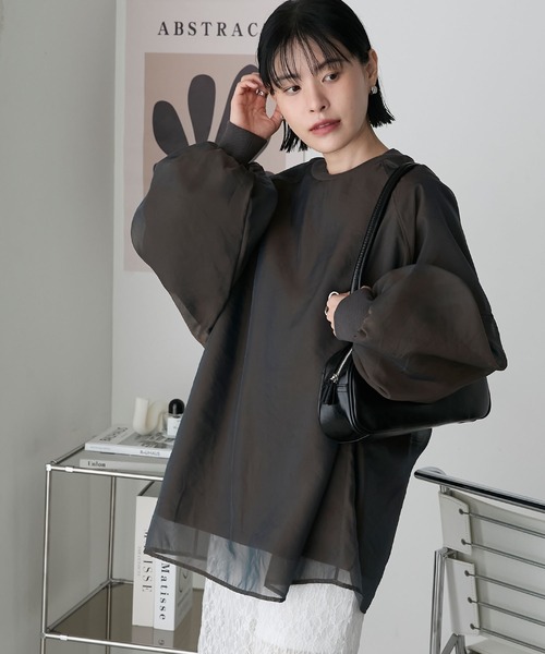 forksy.（フォルクシー）の「【forksy.】シアードッキングオーバーサイズスウェットプルオーバー（スウェット・レディース・スミクロ/グレイッシュベージュ/スモークピンク・FREE）」の4枚目の写真