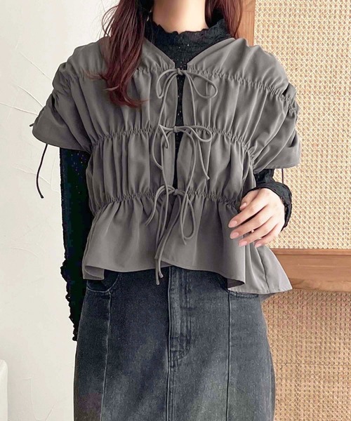 apres jour clair(アプレジュールクレア)の「【apres jour clair】シャーリングデザイントップス【ZOZOTOWN限定アイテム】(シャツ/ブラウス・レディース・アイボリー/レッド系その他/チャコールグレー・フリー/X-LARGE)」の12枚目の写真
