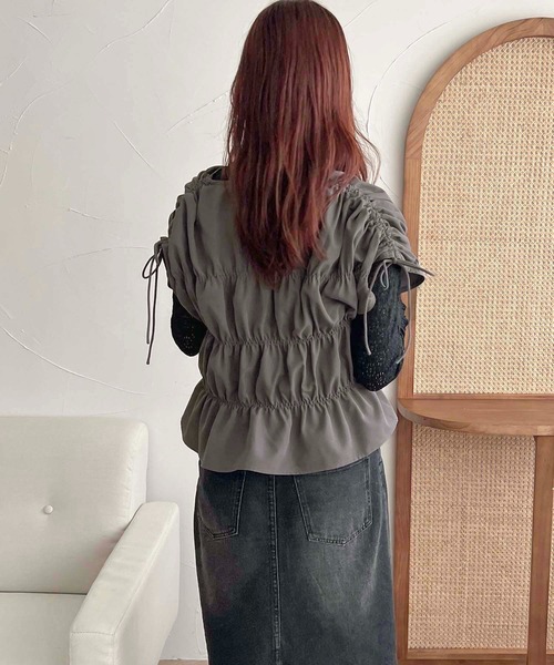 apres jour clair(アプレジュールクレア)の「【apres jour clair】シャーリングデザイントップス【ZOZOTOWN限定アイテム】(シャツ/ブラウス・レディース・アイボリー/レッド系その他/チャコールグレー・フリー/X-LARGE)」の14枚目の写真
