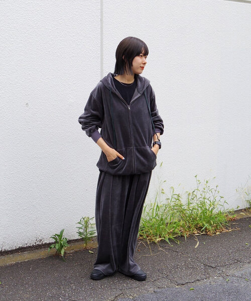 WHIMSIC（ウィムジック）の「【WHIMSIC/2サイズ/SETUP対応】ベロアルーズフィットイージーパンツ（その他パンツ・レディース・チャコールグレー/シルバー/ブラウン・1/2）」の21枚目の写真