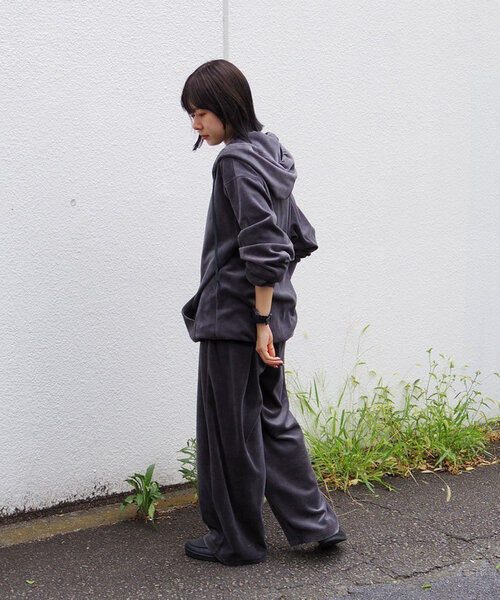 WHIMSIC（ウィムジック）の「【WHIMSIC/2サイズ/SETUP対応】ベロアルーズフィットイージーパンツ（その他パンツ・レディース・チャコールグレー/シルバー/ブラウン・1/2）」の22枚目の写真