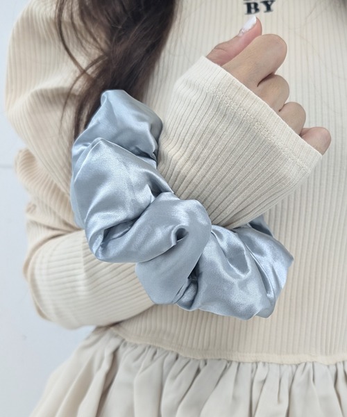 poiregnee（ポワニェ）の「［select］パフサテンシュシュ（シュシュ・レディース・グリーン/ブラウン/ブルー/ブラック・FREE）」の7枚目の写真